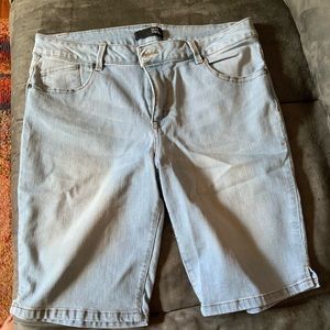 1822 Stretch Stone Washed Bermuda Shorts